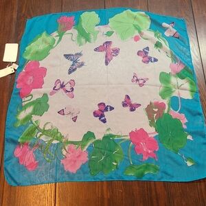 NWT Chic Addition Scarf